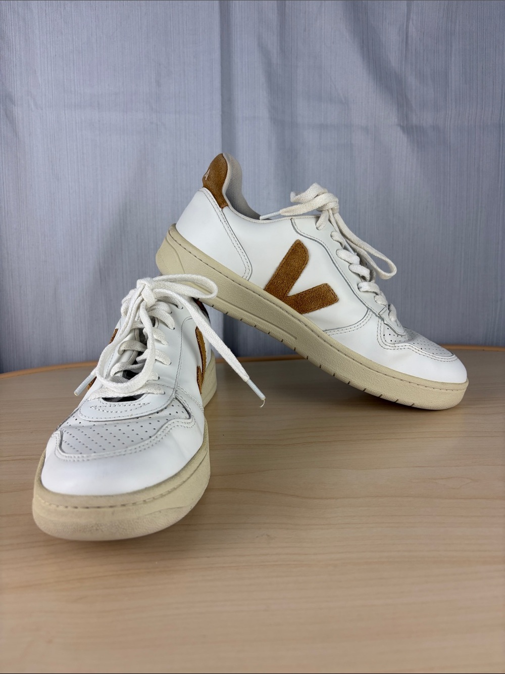 VEJA V-10 Leather Sneakers White Camel Brown Suede Low Top EU 40 US 9